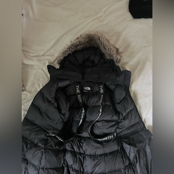 Knee Length Winter Women’s North-face Black Coat. - Picture 4 of 7